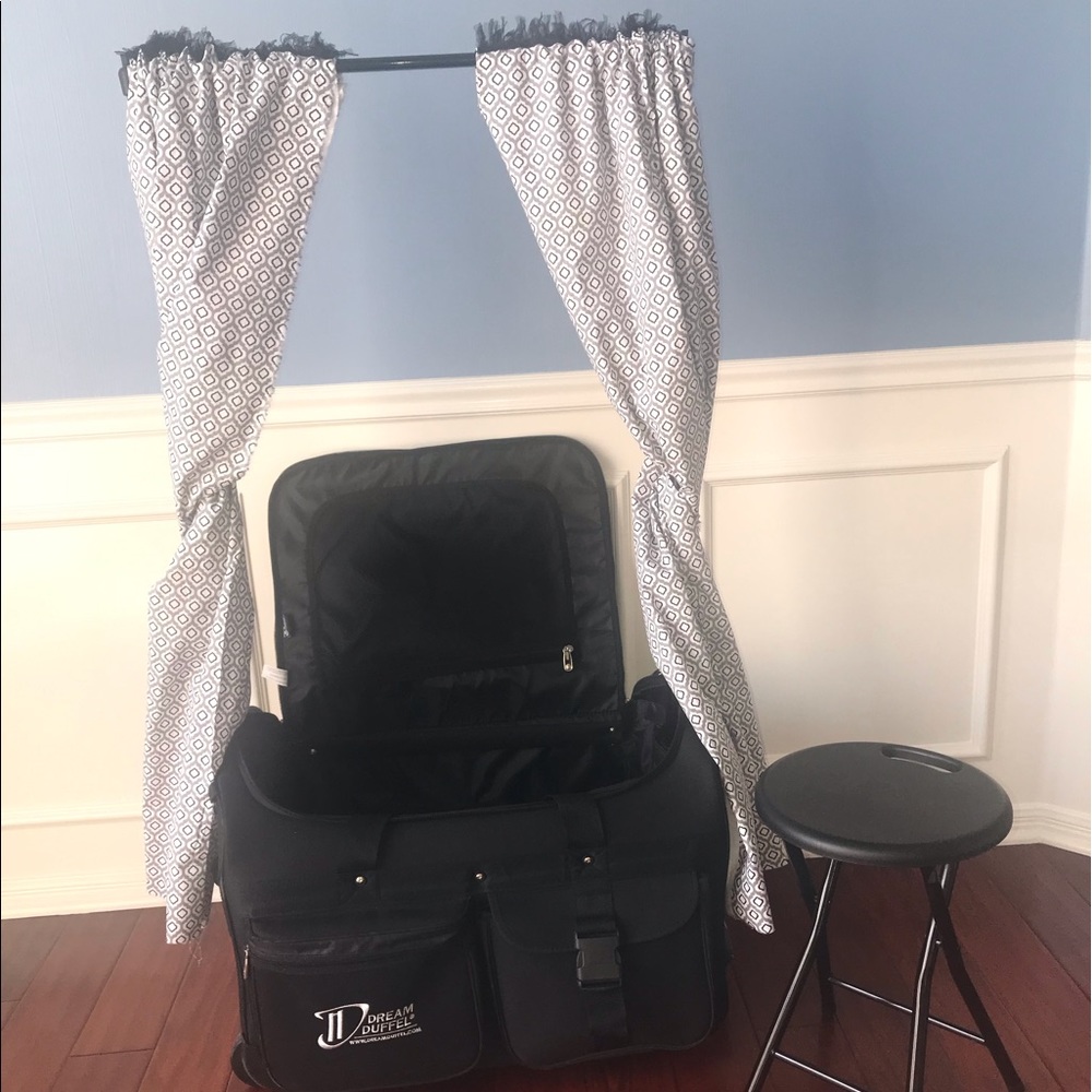 Medium dream duffel with a stool and curtains